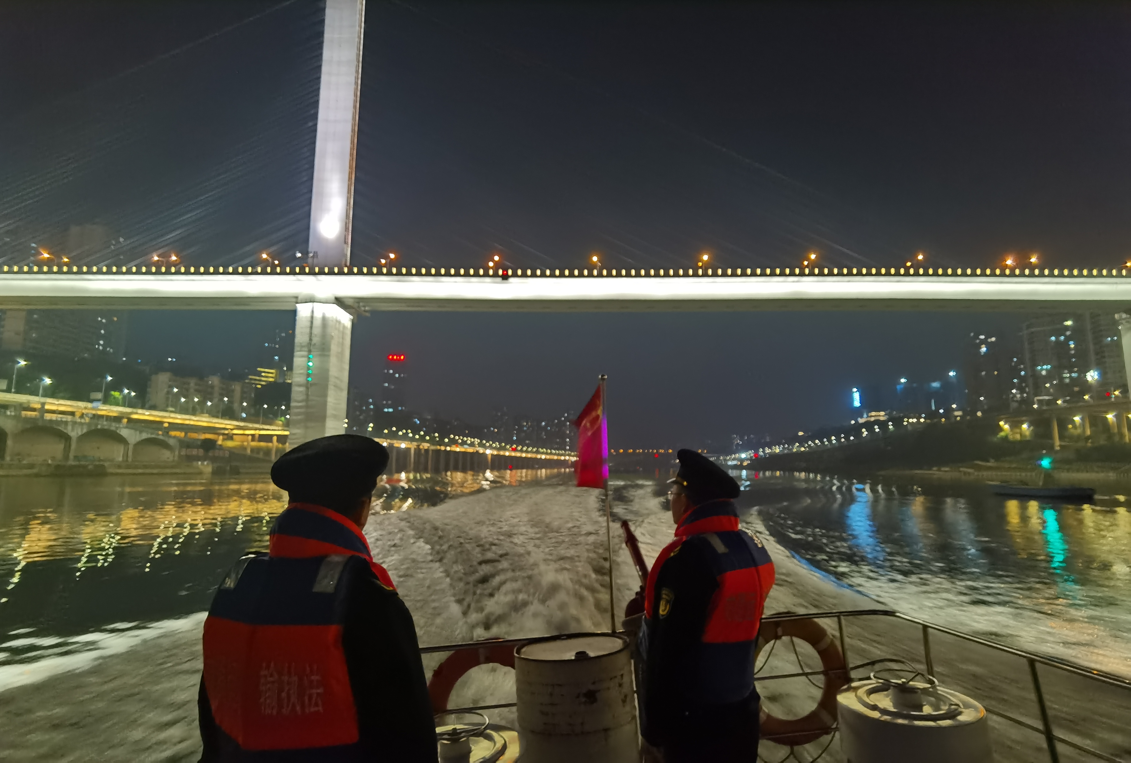 “预警+巡查+普法+监管”,嘉陵江冬季航行安全这样守护1.jpg