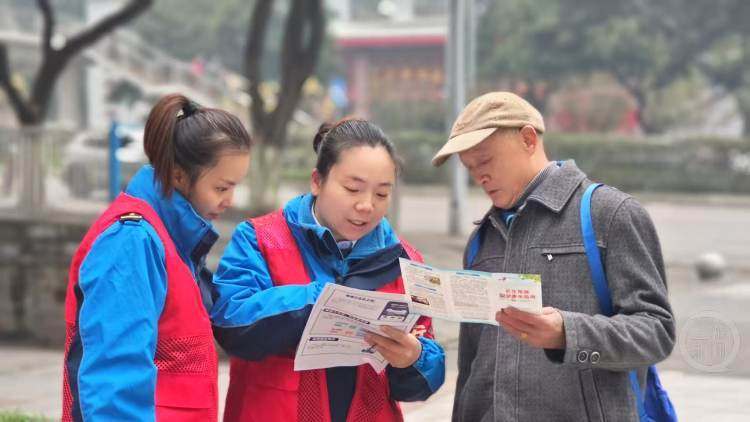 公交进社区零距离听民意 181线高峰将增发区间车1.jpeg