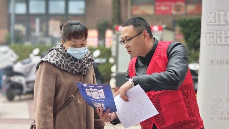 公交进社区零距离听民意 181线高峰将增发区间车2.jpeg