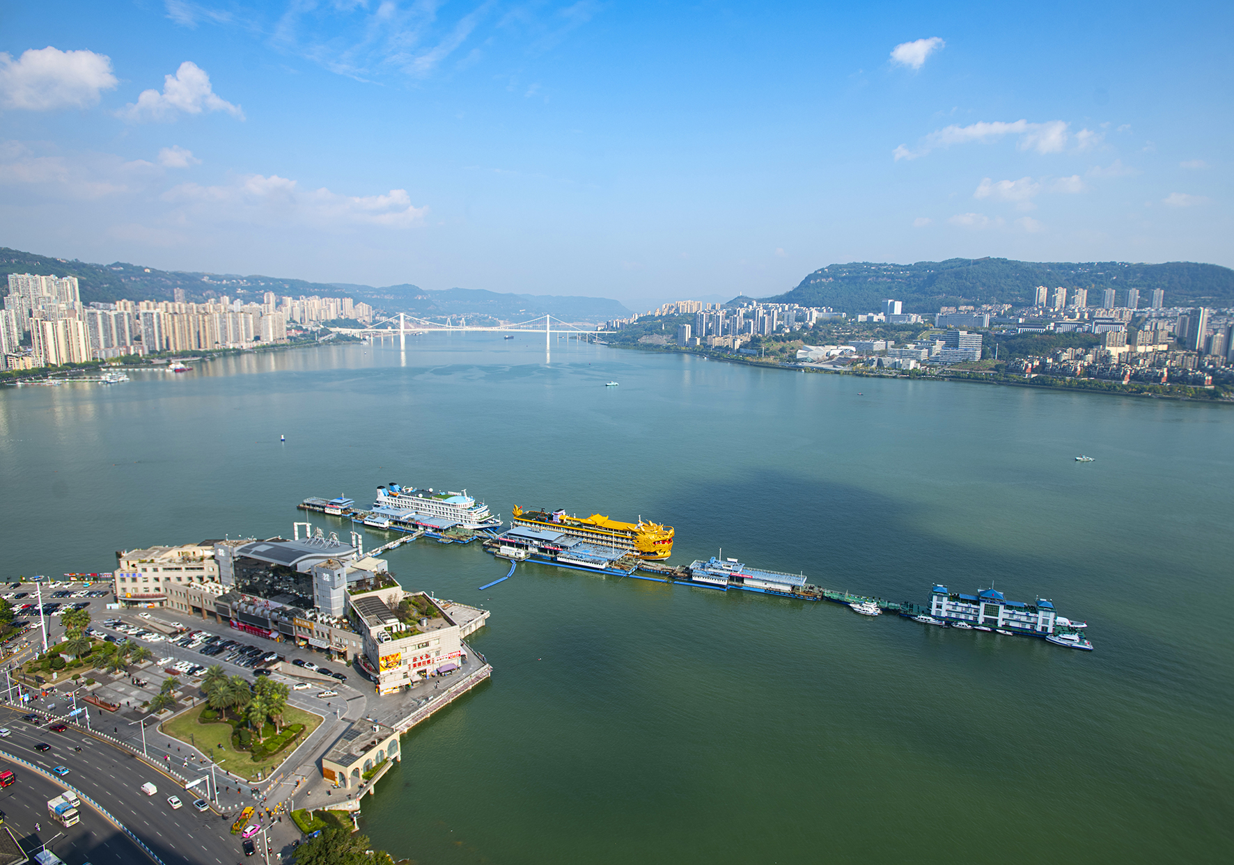 定格美丽重庆:“城市阳台”眺望——江城如画倚晴空9.jpg