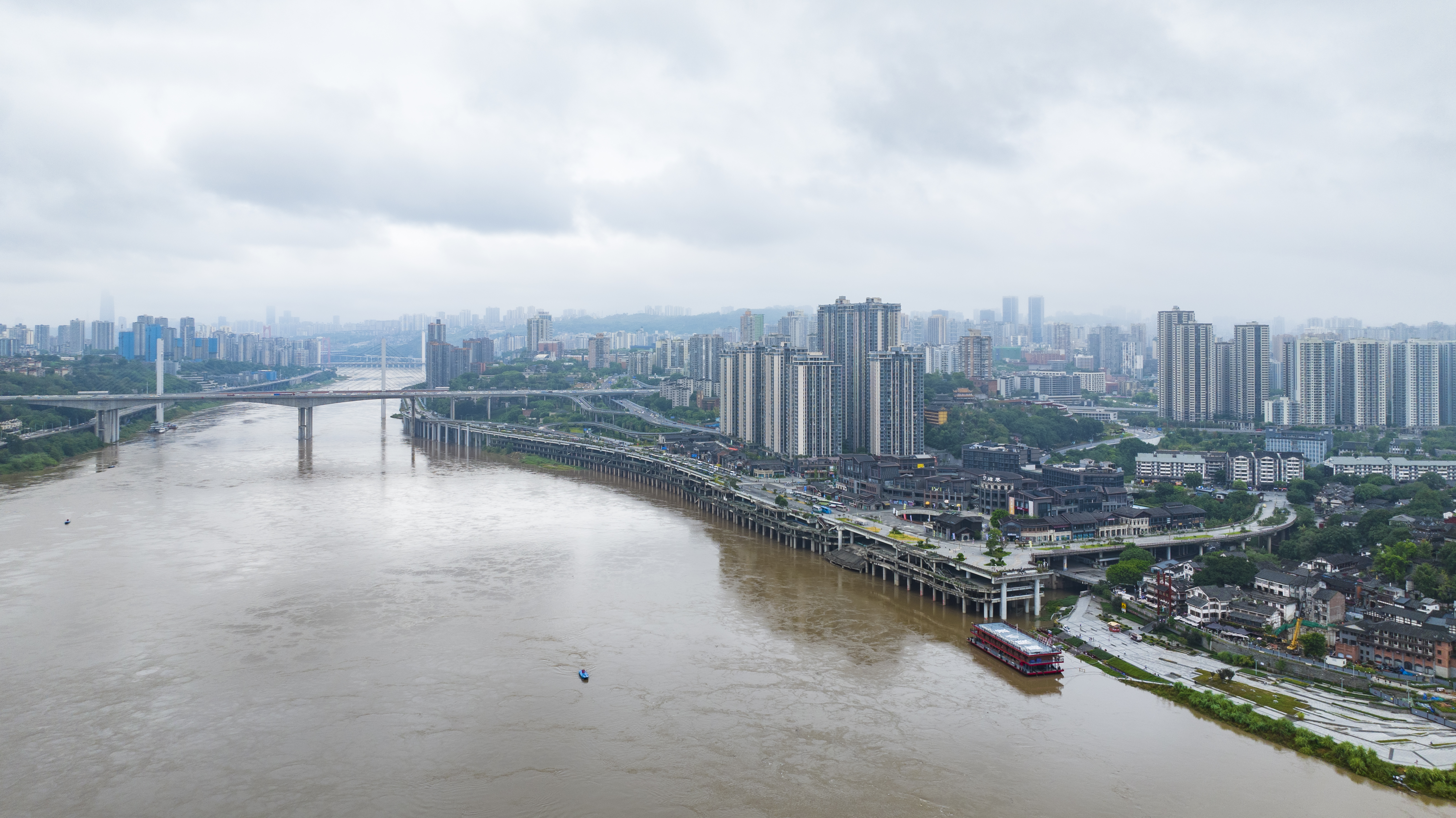 强降雨带来两江涨水4.jpg
