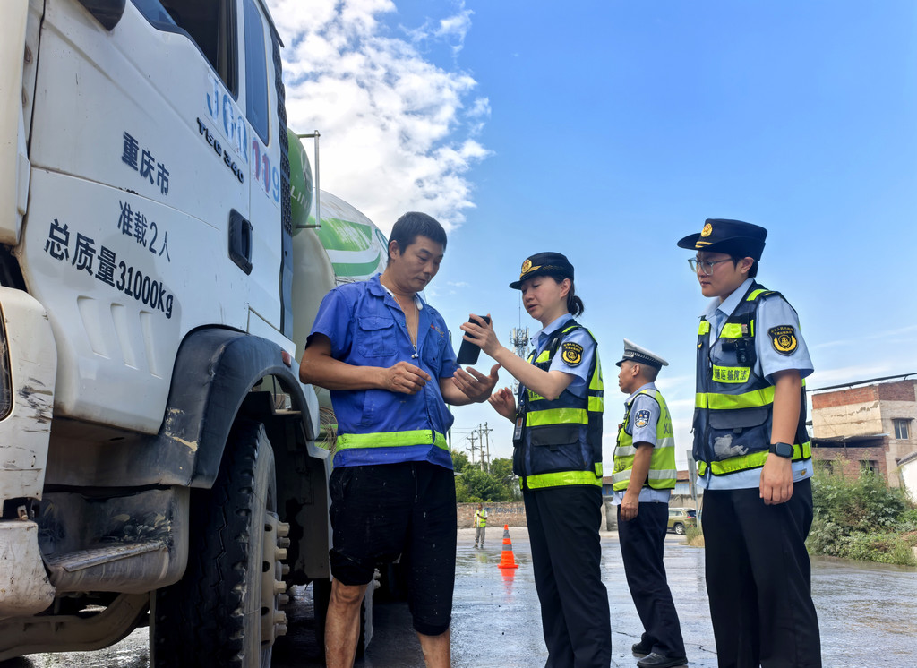 守护你出行 他们把安全课堂“搬”到运输一线1.jpg