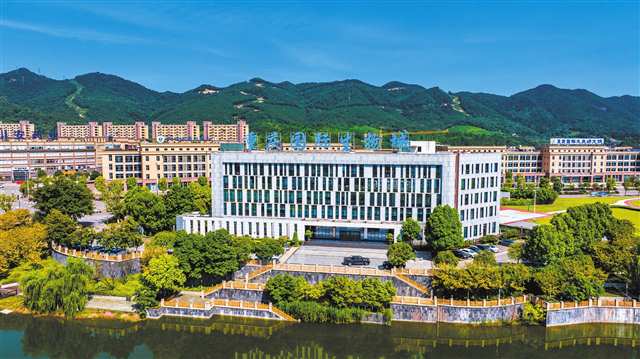 巴南 执科技创新金钥匙 启高质量发展新篇章1.jpg