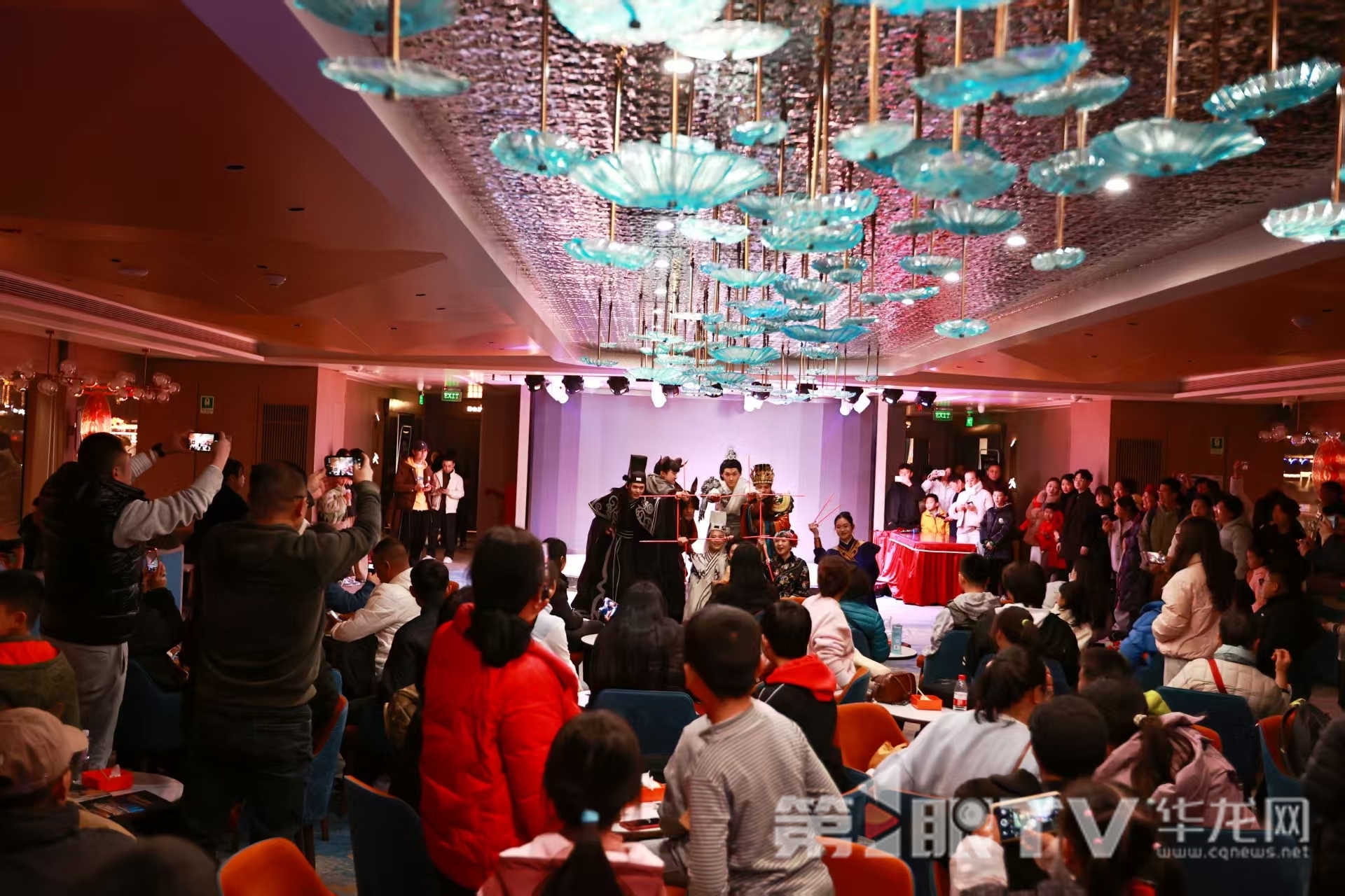 打造“移动江上剧场” 重庆“两江游”体验上新1.jpg