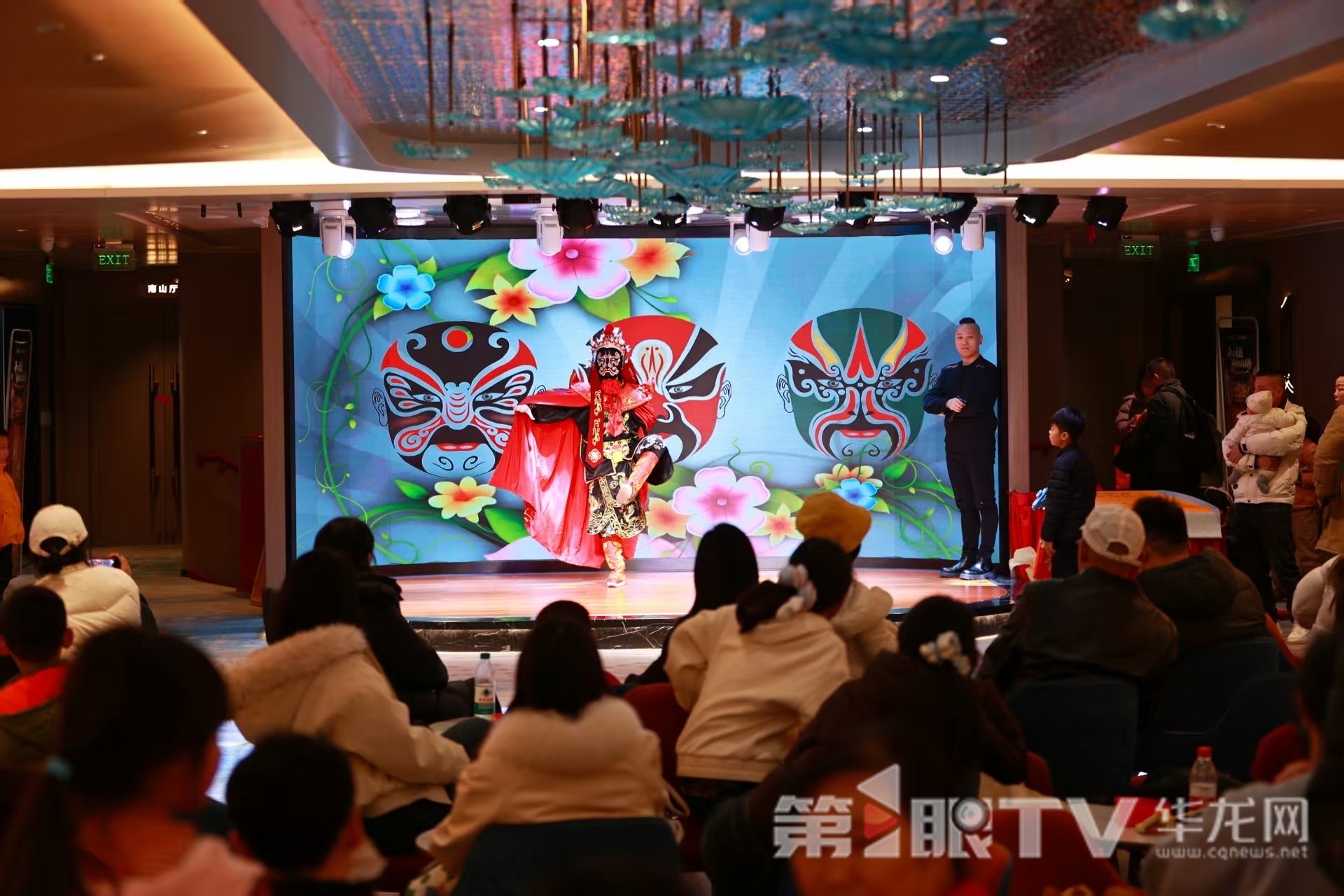 打造“移动江上剧场” 重庆“两江游”体验上新2.jpg