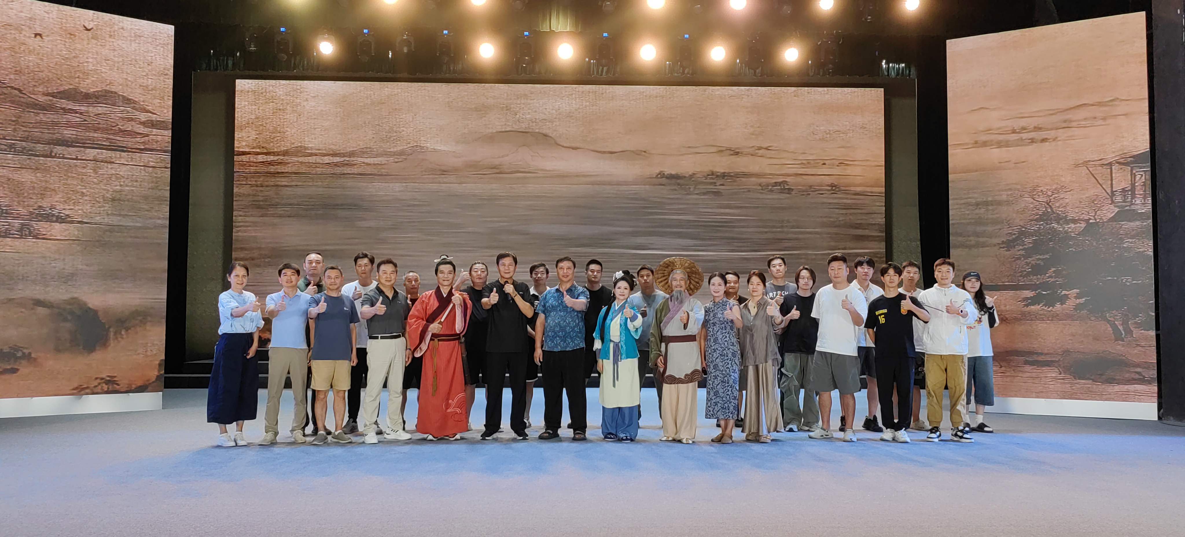 地方小戏缘何登上国家大舞台——国家级非遗梁山灯戏从田埂到银幕的“出圈”之路2.jpg