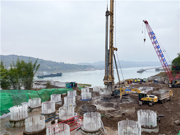 石沱长江大桥：石沱长江大桥主塔桩基施工现场